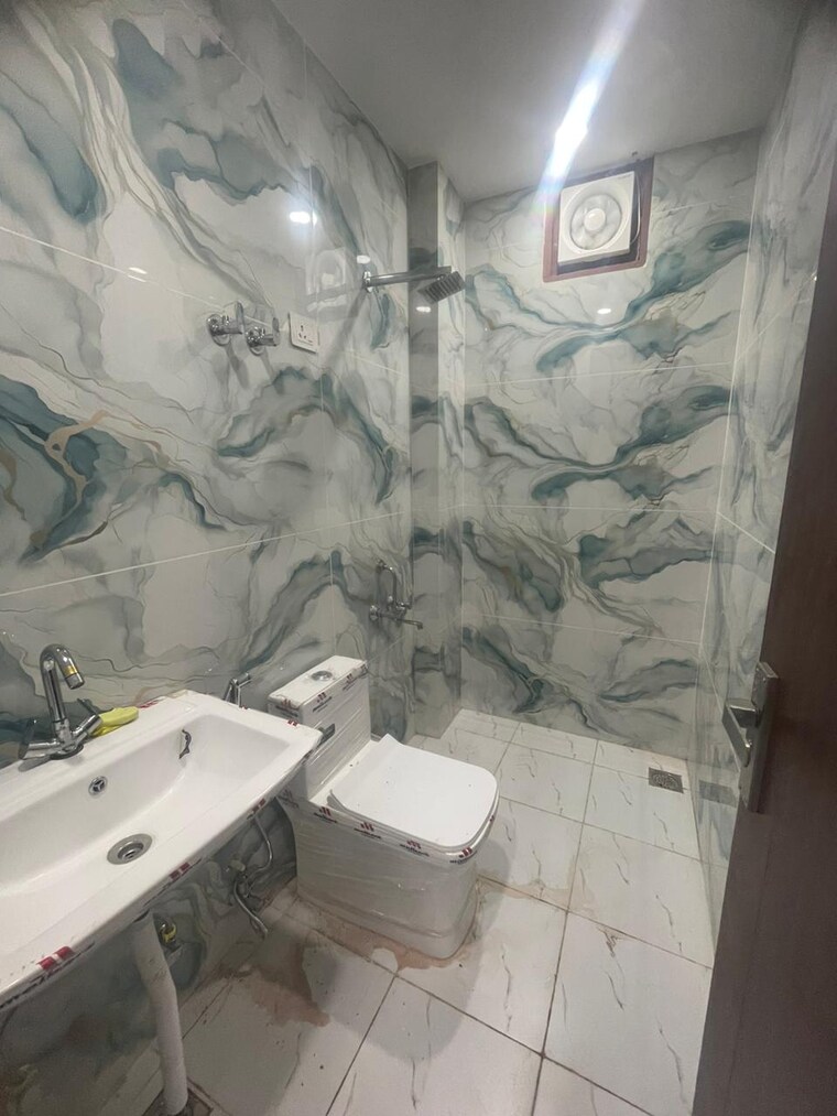 Bathroom, sector 1 vaishali 4 Bedroom 1540 Sq.Ft. Builder Floor In Sector 1 Vaishali Ghaziabad 9558141