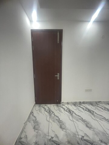 Room in 4 BHK Builder Floor at Sector 1 Vaishali – for Rent