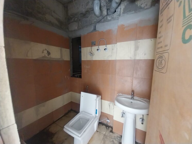 Bathroom, mahagun-mywoods 3 Bedroom 1370 Sq.Ft. Apartment In Sector 16c Greater Noida Greater Noida 9558149