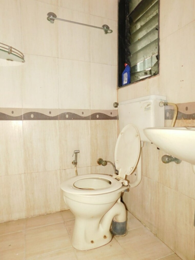 Bathroom, keshav-kunj-iii 2 Bedroom 800 Sq.Ft. Apartment In Sanpada Navi Mumbai 9558161