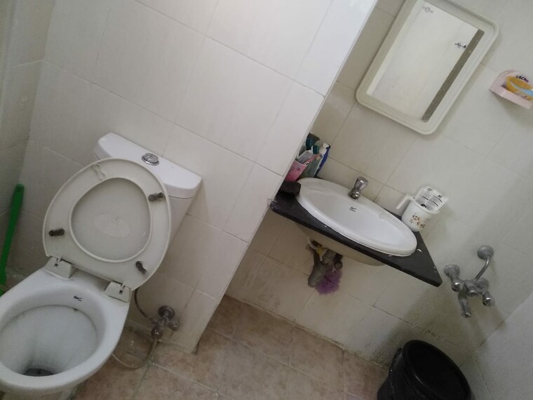 Bathroom, malaysian-township 3 Bedroom 1400 Sq.Ft. Apartment In Kukatpally Hyderabad 9558162