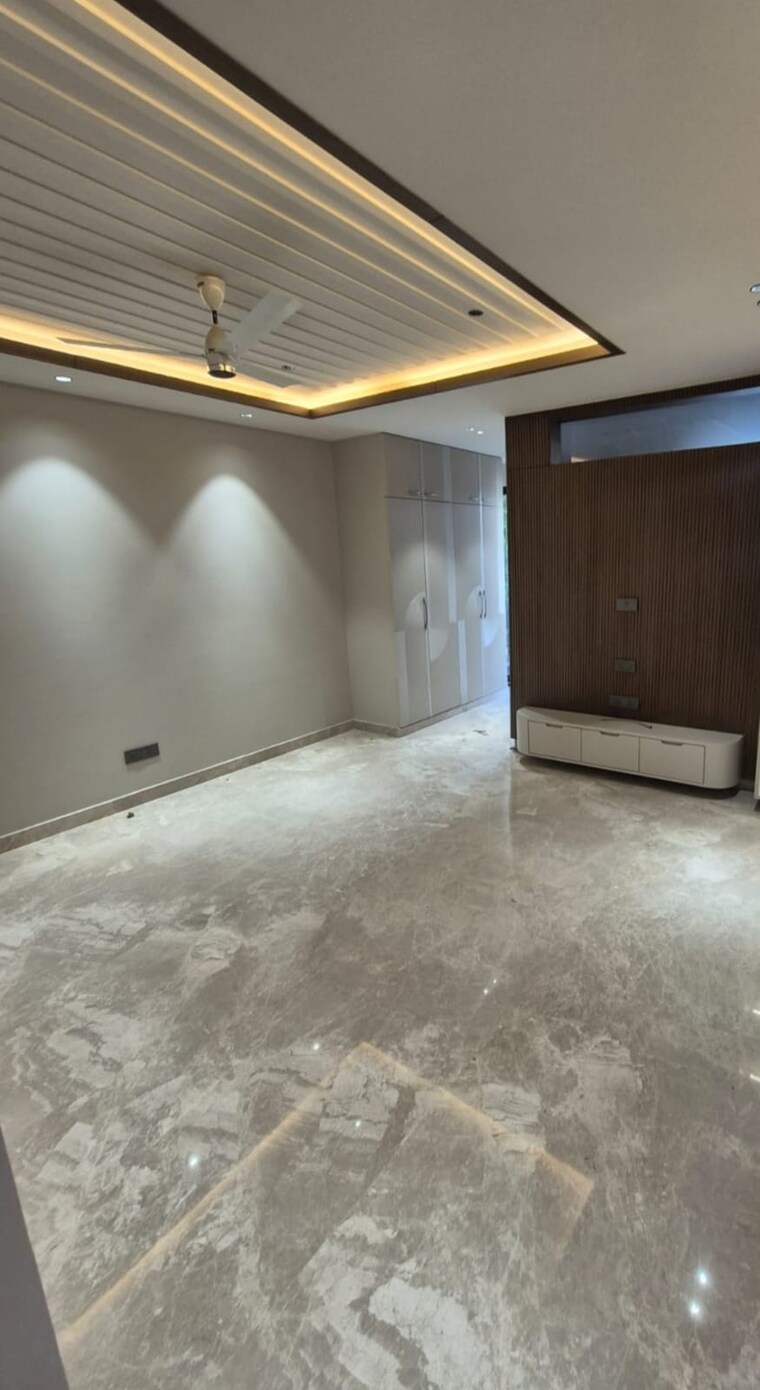 Room, greater kailash i 3 Bedroom 1800 Sq.Ft. Builder Floor In Greater Kailash I Delhi 9558174