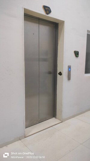 Lift in 2 BHK Apartment at Kanakia Silicon Valley, Powai – for Sale