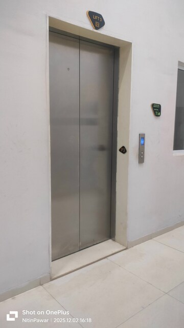 Lift in 2 BHK Apartment at Kanakia Silicon Valley, Powai – for Sale