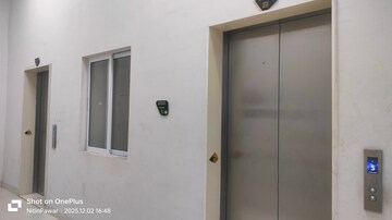 Lift in 2 BHK Apartment at Kanakia Silicon Valley, Powai – for Sale