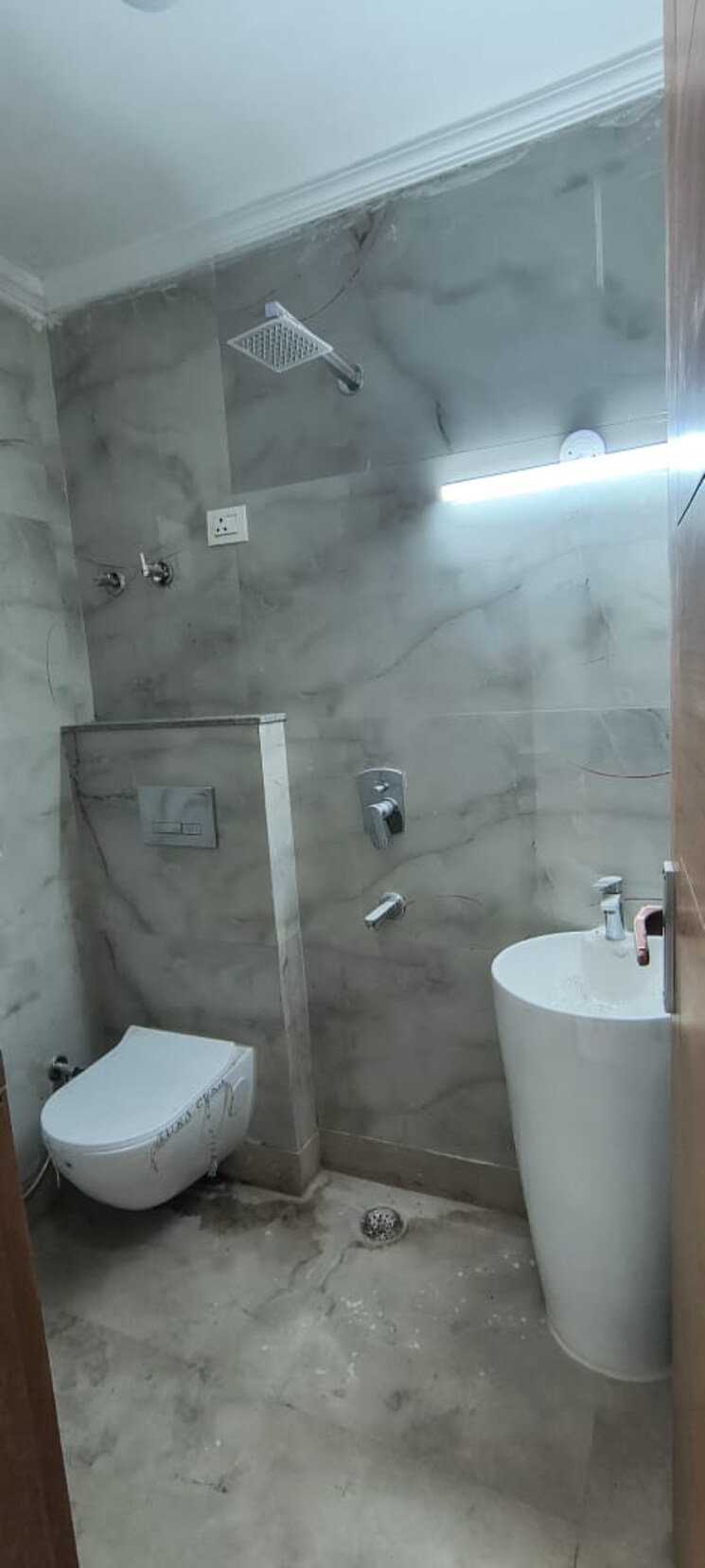 Bathroom, malviya nagar 3 Bedroom 90 Sq.Yd. Builder Floor In Malviya Nagar Delhi 9558177