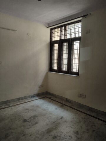 Room in 2 BHK Apartment at Sarita Vihar Pocket-G RWA, Sarita Vihar – for Rent