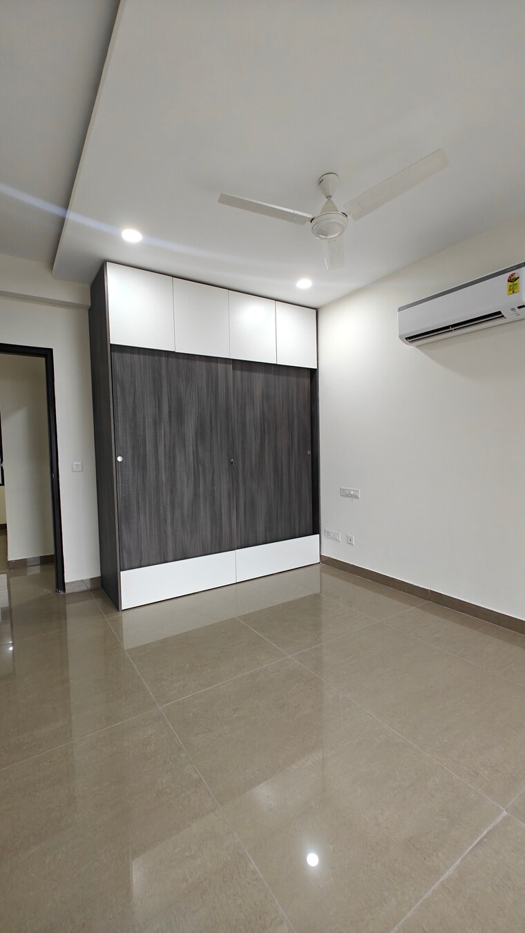 Room, pakhowal road 3 Bedroom 1700 Sq.Ft. Apartment In Pakhowal Road Ludhiana 9558246
