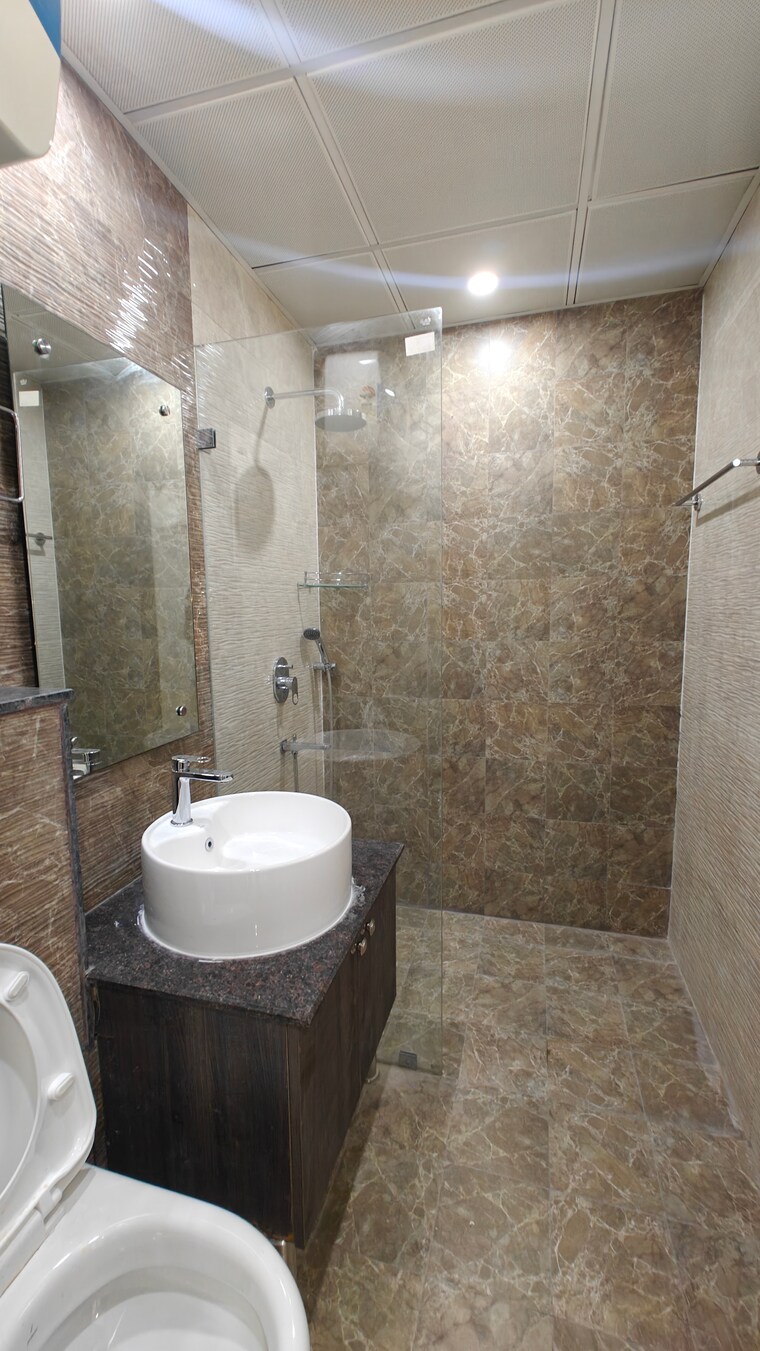 Bathroom, pakhowal road 3 Bedroom 1700 Sq.Ft. Apartment In Pakhowal Road Ludhiana 9558246