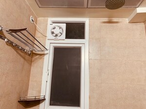 Furnished Amenities in 3 BHK Apartment at Gomti Nagar – for Rent