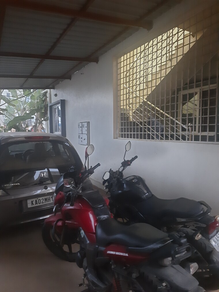  Parking, amrutahalli 4 Bedroom 2000 Sq.Ft. Independent House In Amrutahalli Bangalore 9554732