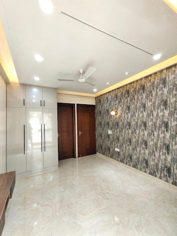 Room in 3 BHK Builder Floor at Anant Raj Estate Plots, Sector 63a – for Sale