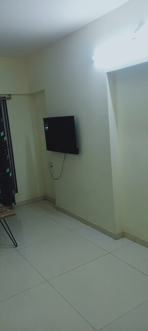 Furnished Amenities in 2 BHK Apartment at Bindra Complex, Andheri East – for Rent