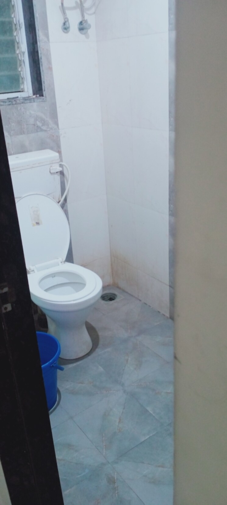 Bathroom, bindra-complex 2 Bedroom 1000 Sq.Ft. Apartment In Andheri East Mumbai 9558327