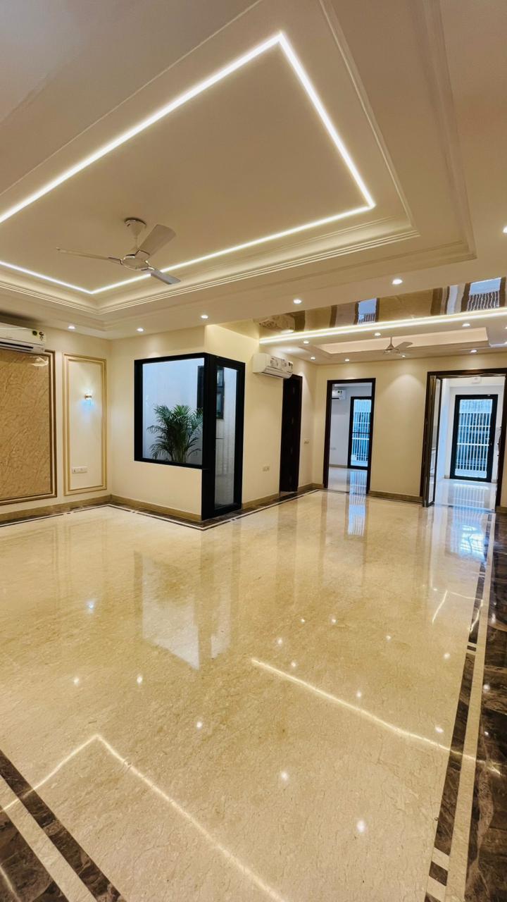 3 BHK Builder Floor For Sale in BPTP Green Oaks