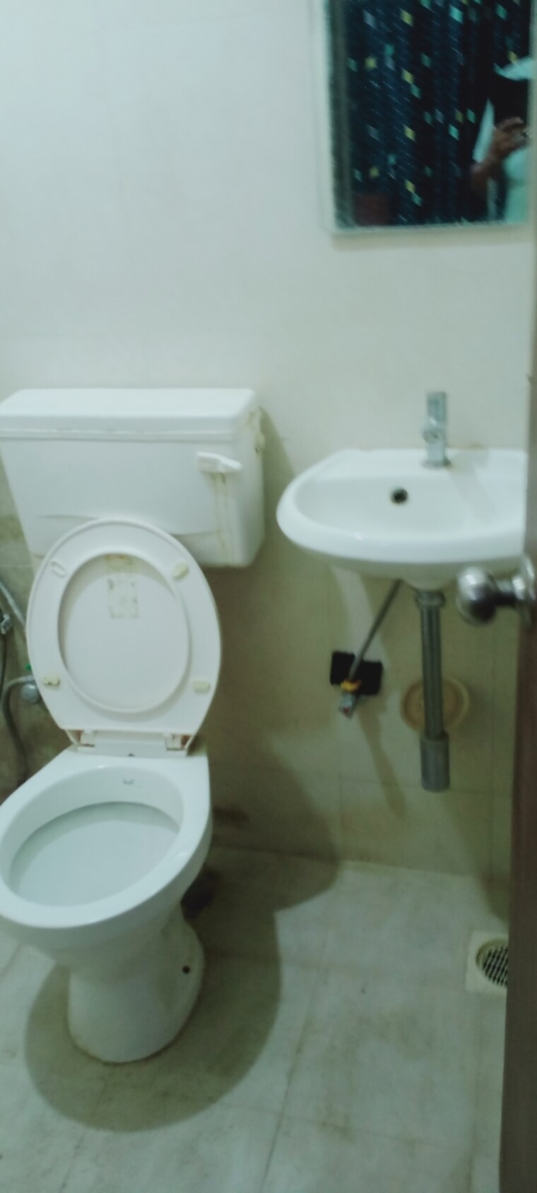 Bathroom, bindra-complex 2 Bedroom 1000 Sq.Ft. Apartment In Andheri East Mumbai 9558327