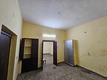 Room in 3 BHK Independent House at Sahastradhara – for Rent