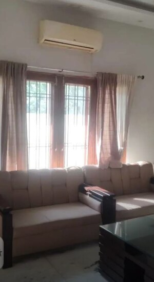 Living Room in 3 BHK Apartment at Gomti Nagar – for Rent