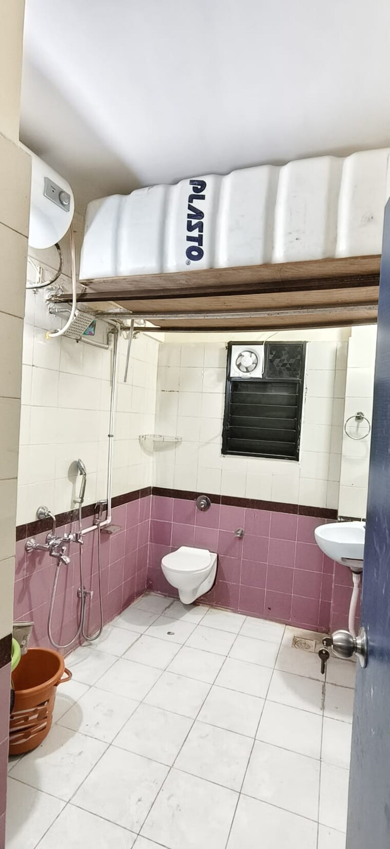 Bathroom, wadgaon sheri 2 Bedroom 1100 Sq.Ft. Apartment In Wadgaon Sheri Pune 9558390