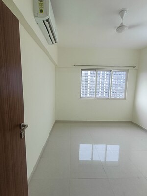 Room in 1 BHK Apartment at Omkar Signet, Malad East – for Rent