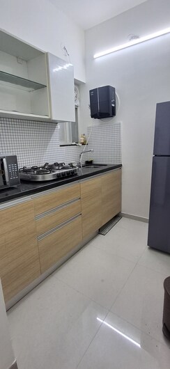 1 BHK + Extra Room Apartment For Sale in Omkar Signet