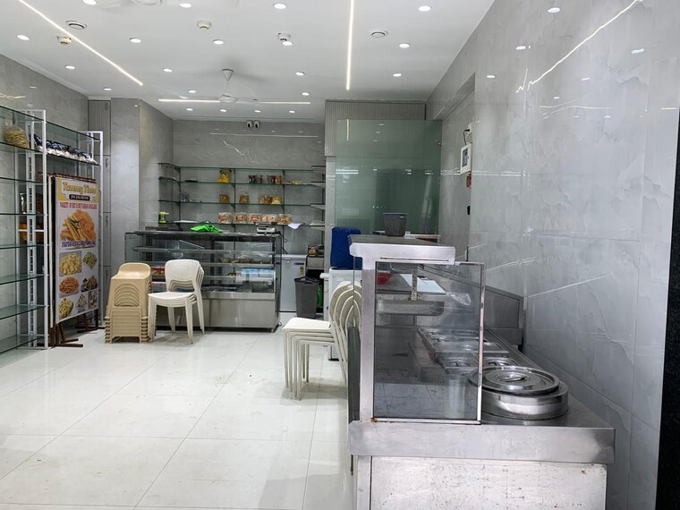  Parking, axiom-girdhar-apartment Commercial Shop 350 Sq.Ft. In Borivali West Mumbai 9558407