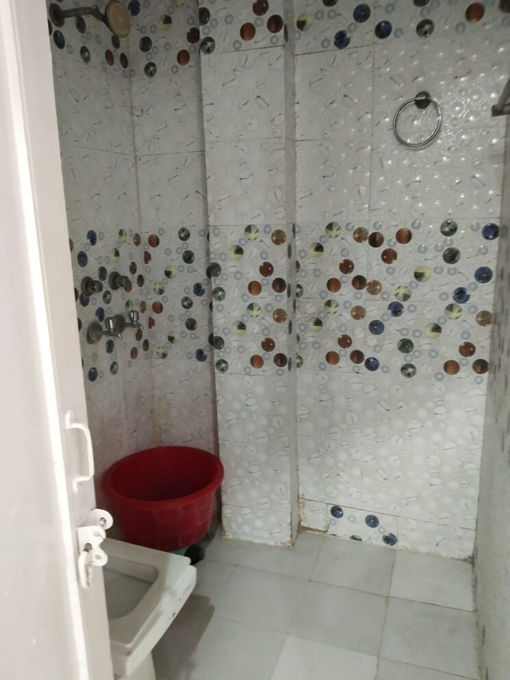 Bathroom, malviya nagar 2 Bedroom 900 Sq.Ft. Builder Floor In Malviya Nagar Delhi 9558411