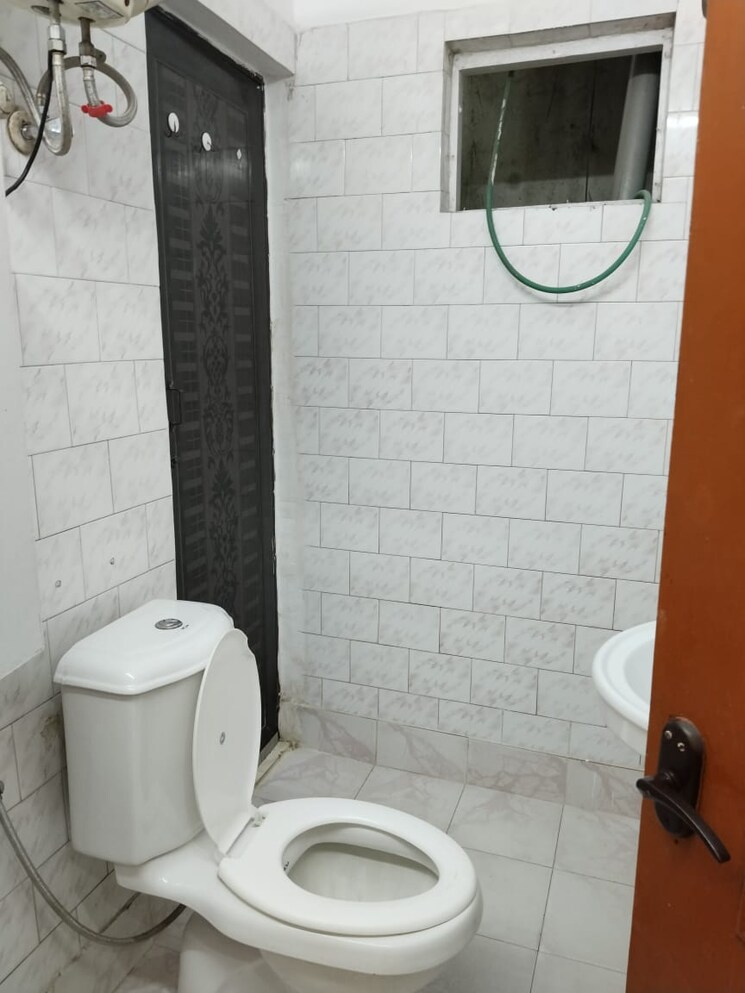 Bathroom, malviya nagar 2 Bedroom 900 Sq.Ft. Builder Floor In Malviya Nagar Delhi 9558411