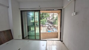 Room in 2 BHK Apartment at Blue Mountains, Malad East – for Rent