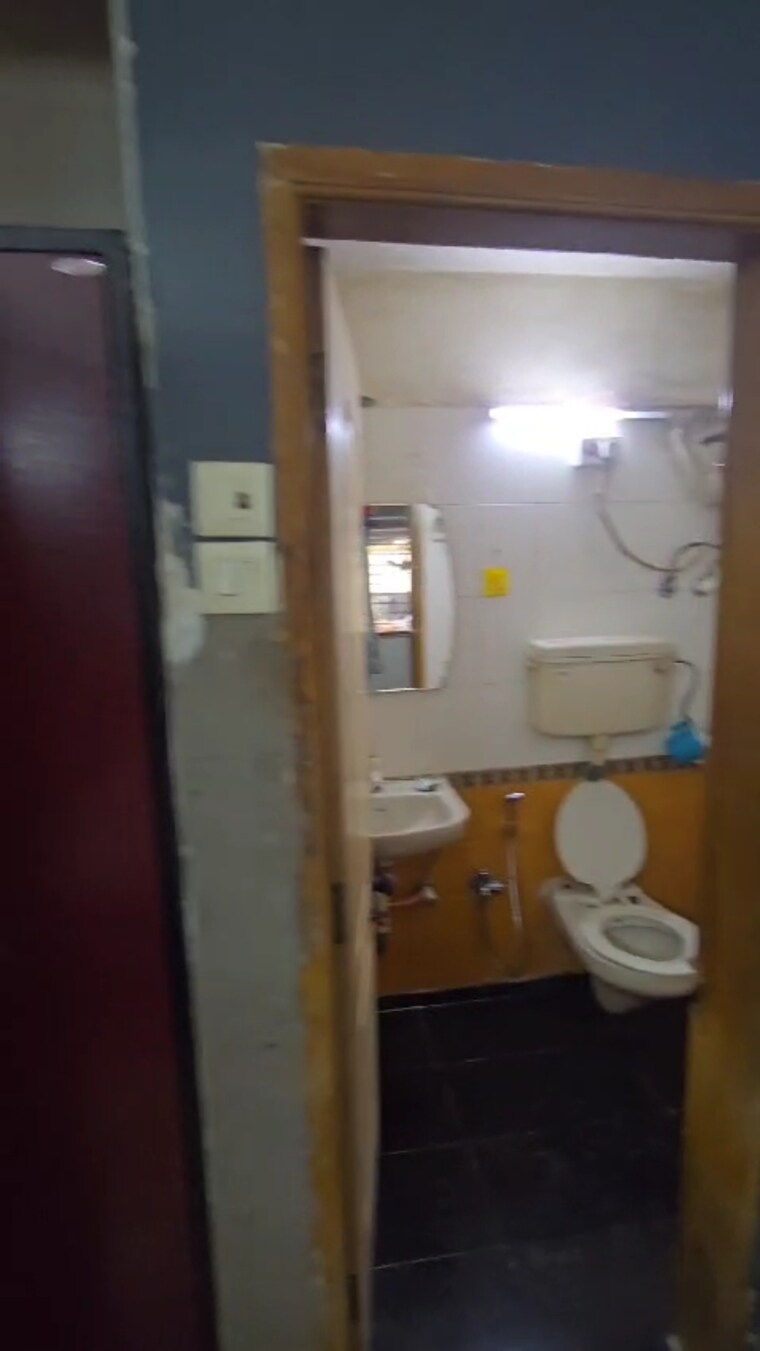 Bathroom, aum-sahil-tower 2 Bedroom 750 Sq.Ft. Apartment In Lower Parel Mumbai 9558462