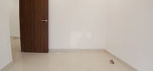 Room in 2 BHK Apartment at Bhatta Chawl, Worli – for Rent