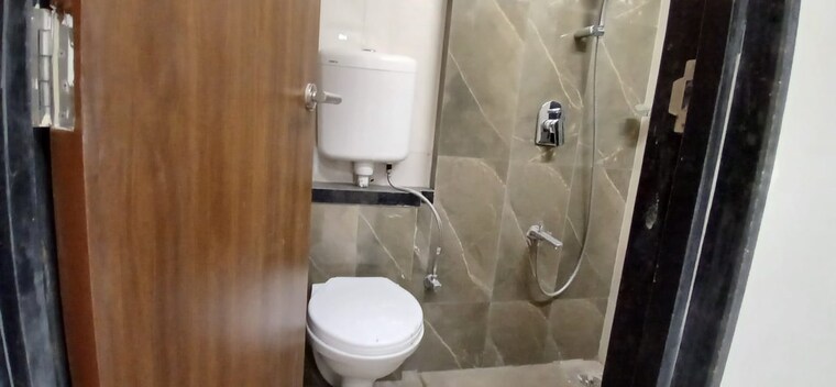Bathroom, bhatta-chawl 2 Bedroom 745 Sq.Ft. Apartment In Worli Mumbai 9558483