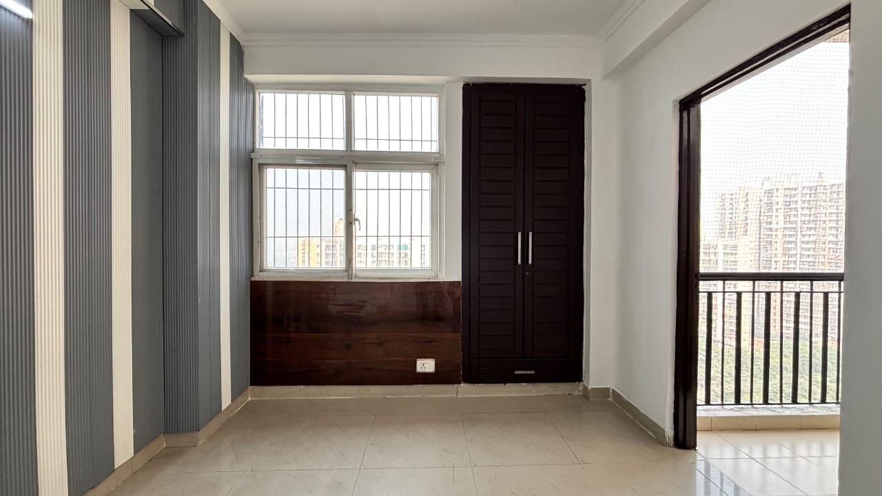 2.5 BHK + Study Room Apartment For Sale in Himalaya Pride