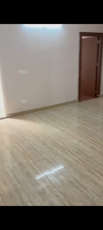 Room in 2 BHK Apartment at Amrapali Golf Homes, Sector 4 Greater Noida – for Rent
