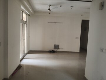 Room in 2 BHK Apartment at Amrapali Kingswood, Sector 4 Greater Noida – for Rent