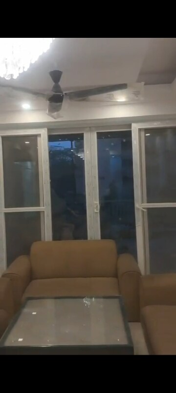 Bedroom in 5 BHK Apartment at Satguru Apartments, Sector 52 – for Rent