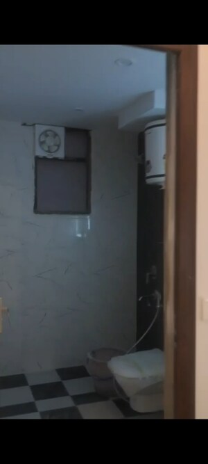 Furnished Amenities in 5 BHK Apartment at Satguru Apartments, Sector 52 – for Rent