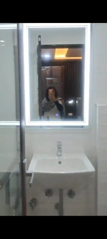 Furnished Amenities in 5 BHK Apartment at Satguru Apartments, Sector 52 – for Rent