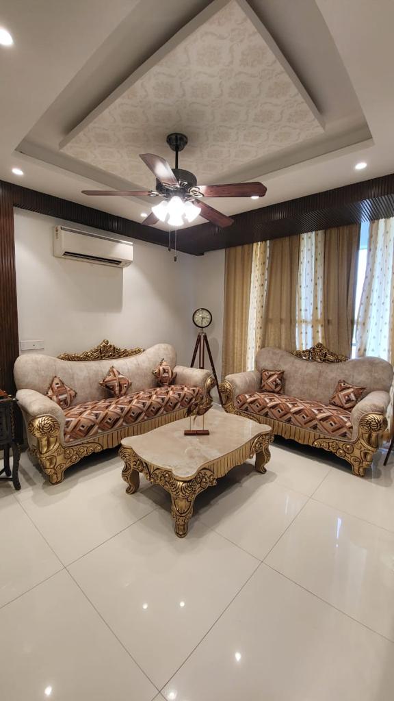 3 BHK + Servant Room Apartment For Sale in VIP Road