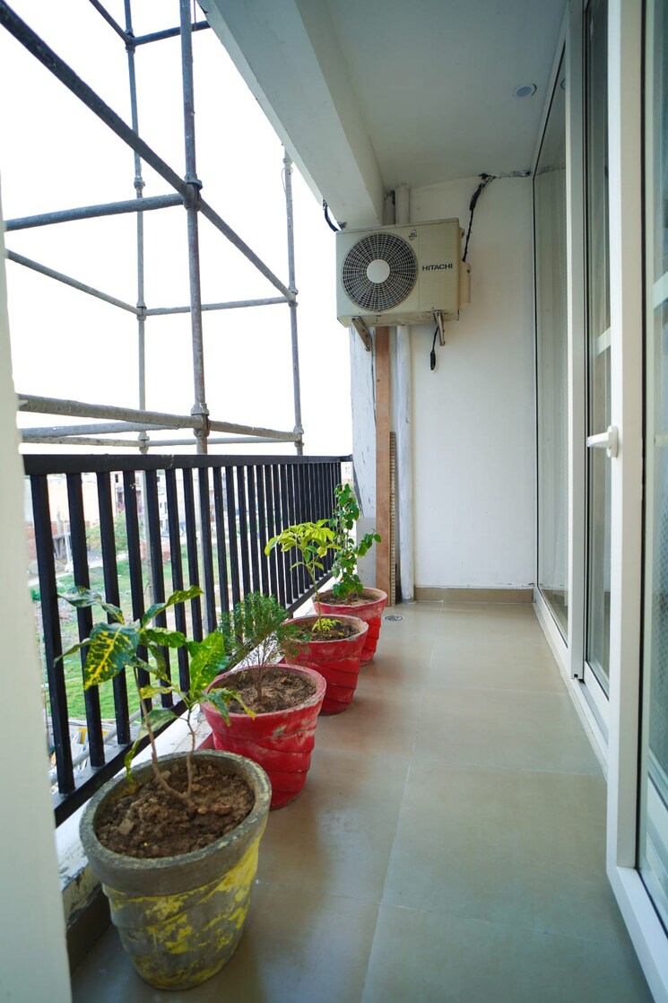 Balcony, vip road 3 Bedroom 1521 Sq.Ft. Apartment In Vip Road Zirakpur 9558562
