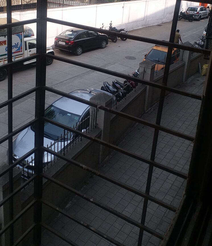 Balcony, hind-service-industries-premises Commercial Office Space 450 Sq.Ft. In Dadar West Mumbai 9558560