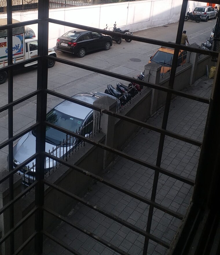 Balcony, hind-service-industries-premises Commercial Office Space 450 Sq.Ft. In Dadar West Mumbai 9558560