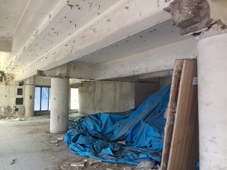  Parking, bezzola-complex Commercial Office Space 10000 Sq.Ft. In Chembur Mumbai 9558563