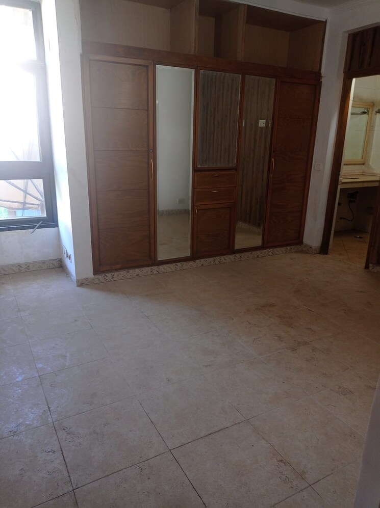 Room, greater kailash i 2 Bedroom 200 Sq.Yd. Builder Floor In Greater Kailash I Delhi 9558567