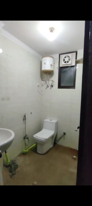 Washroom in 1 BHK Builder Floor at Chattarpur – for Rent