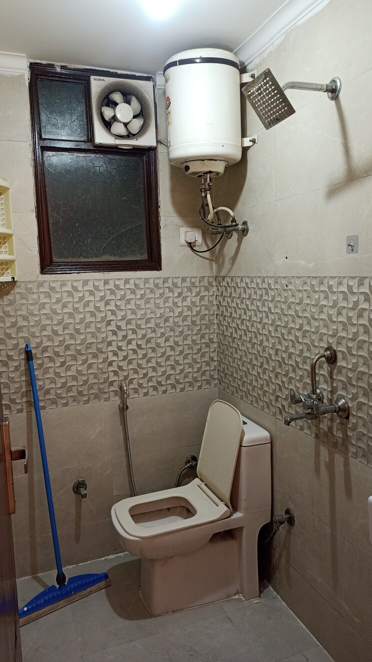 Bathroom, chattarpur 1 Bedroom 555 Sq.Ft. Builder Floor In Chattarpur Delhi 9558576