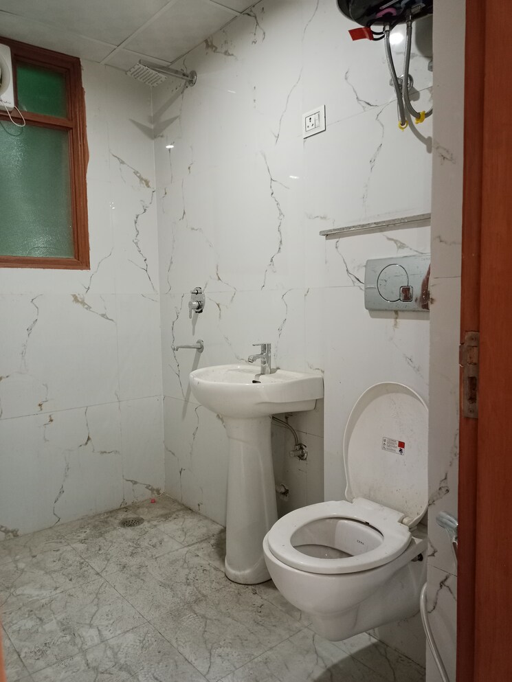 Bathroom, chattarpur 2 Bedroom 845 Sq.Ft. Builder Floor In Chattarpur Delhi 9558590