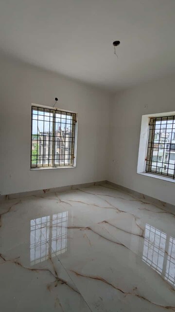 Room in 6 BHK Apartment at Ballygunge – for Sale