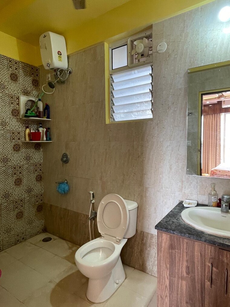 Bathroom, ballygunge 6 Bedroom 6200 Sq.Ft. Apartment In Ballygunge Kolkata 9558596