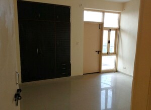 Room in 3 BHK Apartment at Omaxe Heights, Sector 86 – for Rent
